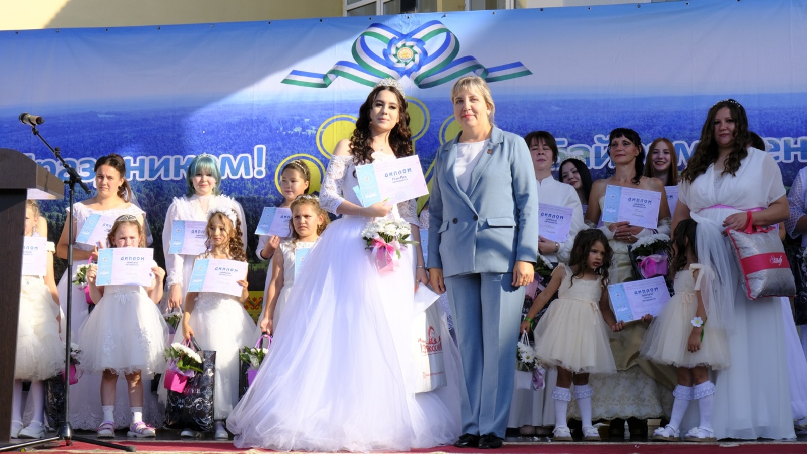 Рекордное количество девушек приняли участие на Параде невест в селе Буздяк