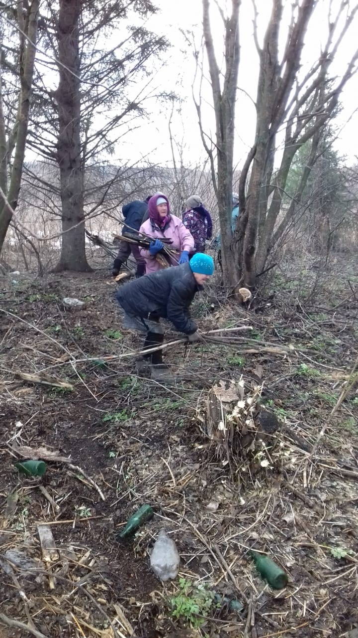 Активные жители села Старый Шигай дружно вышли на субботник