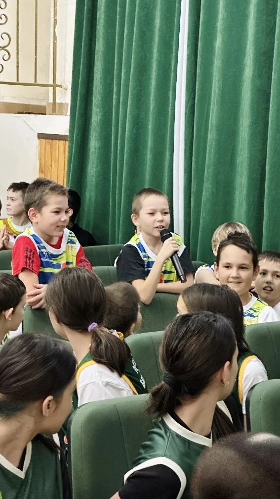 В школе №1 прошла встреча с игроками уфимского баскетбольного клуба «Динамо»